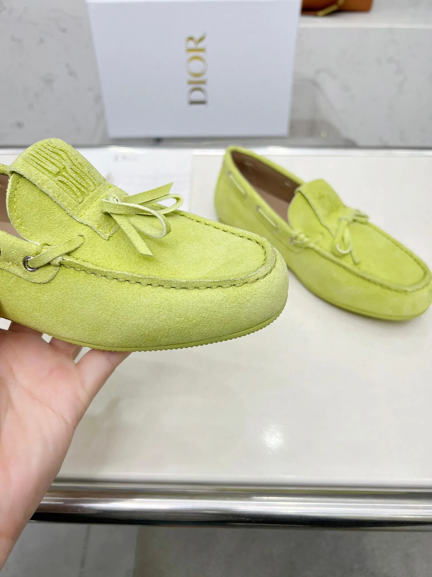 👟👟Ex-factory price 500👟👟 Dior's new spring and summer ultra-light jelly series loafers are brand new. The layout strives to create fashionable classic items. New products created at the first substantial show of Paris Fashion Week. The inspiration is cleverly combined by the D chief designer on the perfect shoe shape. Paired with brand buckles, it is even more fashionable! Original version, perfect and exquisite workmanship!  ✔️Upper: original fabric ✔️Inner lining: imported sheepskin lining ✔️Sole: original outsole ✔️Size: #35-41 (40 41 customized items are not returnable)